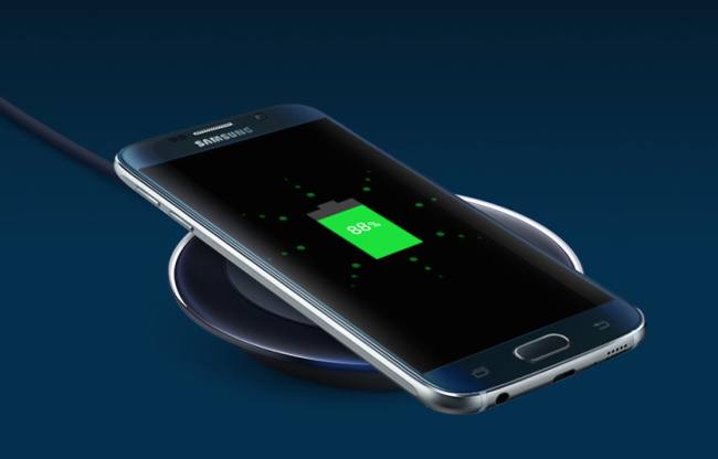 Đế sạc không dây giúp bạn sạc cho Galaxy S6 của mình một cách đơn giản